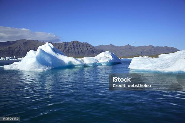 Icebergs Flutuar Na Lagoa Jokulsarlon Islândia - Fotografias de stock e mais imagens de Ao Ar Livre - Ao Ar Livre, Azul, Bloco