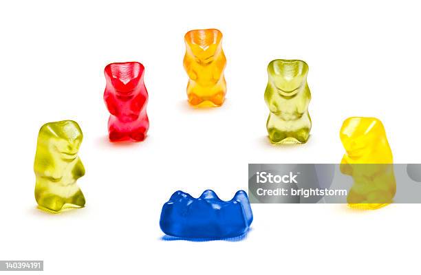 Caído Foto de stock y más banco de imágenes de Gominola en forma de oso - Gominola en forma de oso, Amistad, Caer