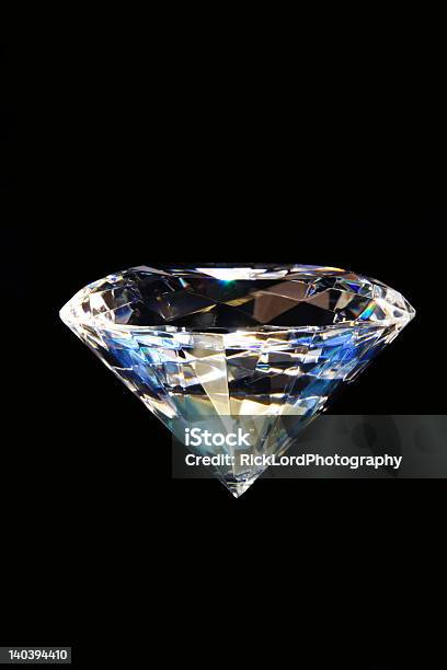 Foto de Diamond e mais fotos de stock de Diamante - Pedra preciosa - Diamante - Pedra preciosa, Fundo preto, Alta Sociedade