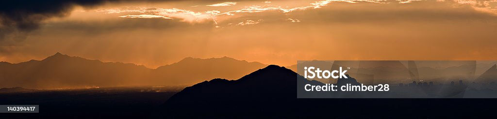 Atardecer las montañas - Foto de stock de Aire libre libre de derechos