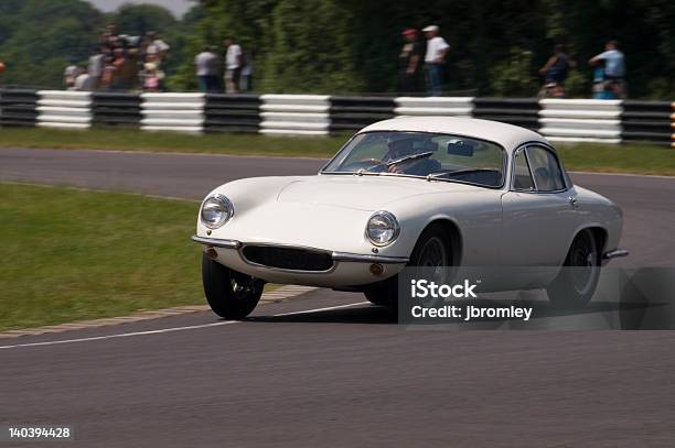 Inglés 60 S Sports Car Foto de stock y más banco de imágenes de Coche - Coche, Acorralado, Aire libre