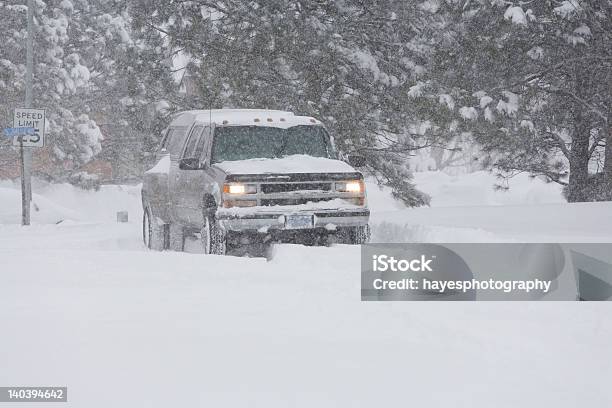 Fahren Im Schnee Stockfoto und mehr Bilder von Schnee - Schnee, Kleinlastwagen, Fahren