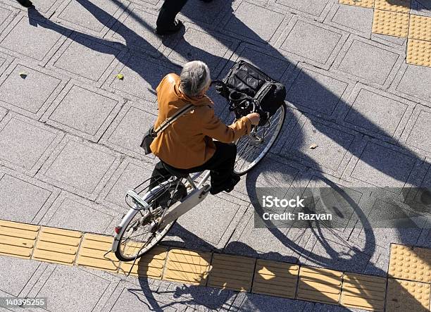 Urban As Sombras - Fotografias de stock e mais imagens de Bicicleta - Bicicleta, Ciclismo, Cidade