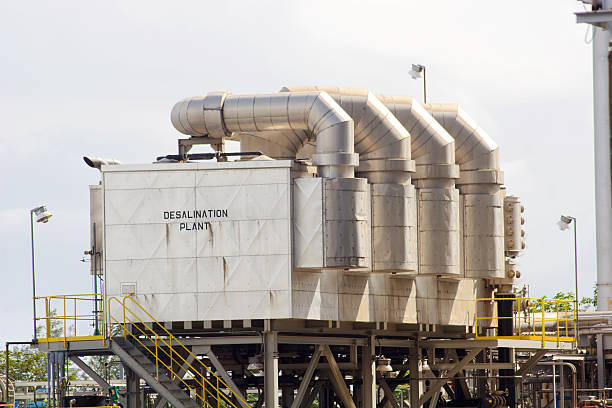 usine de dessalement - desalination boiler action industry photos et images de collection