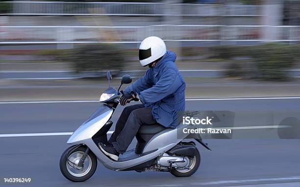 Schnelle Roller Stockfoto und mehr Bilder von Motorrad - Motorrad, Motorroller, Helm