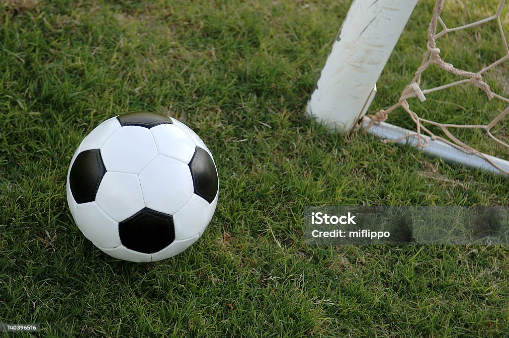 Fußball-Fußball ball und das Ziel - Lizenzfrei Cleats Stock-Foto