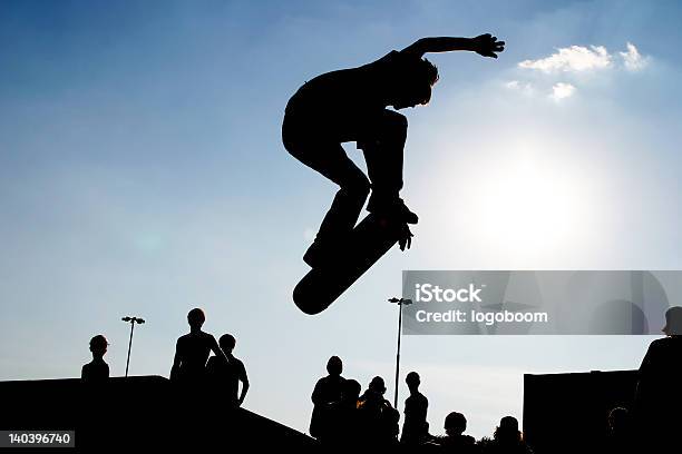 뛰어내림 Skateboarder 실루엣 스케이트보드 타기에 대한 스톡 사진 및 기타 이미지 - 스케이트보드 타기, 아이, 점프