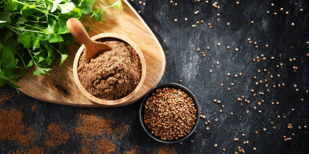 Ground coriander, its dried seeds and fresh leaves