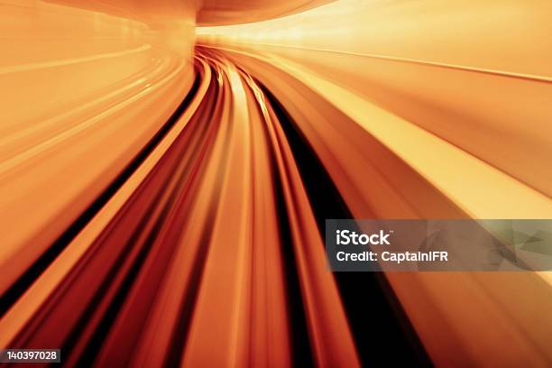 イエローオレンジのぼかした抽象トンネル - アクションショットのストックフォトや画像を多数ご用意 - アクションショット, 動き, 鉄道トンネル