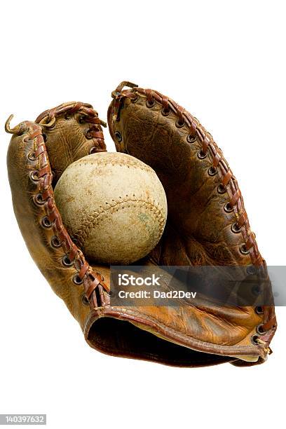 Anticuario Guante De Béisbol Con Bola Foto de stock y más banco de imágenes de Actividades recreativas - Actividades recreativas, Anticuado, Antigualla