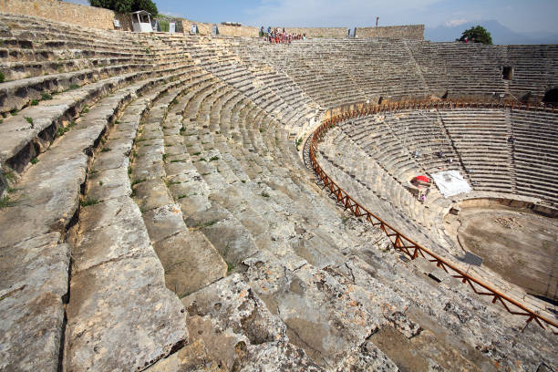 древний амфитеатр в турции - hierapolis stadium stage theater amphitheater стоковые фото и изображения