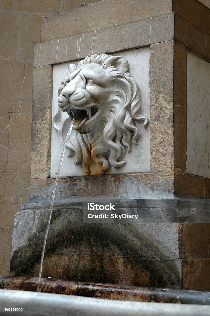 Leão em Itália expelir Fonte de Água - Royalty-free Entalhe Foto de stock