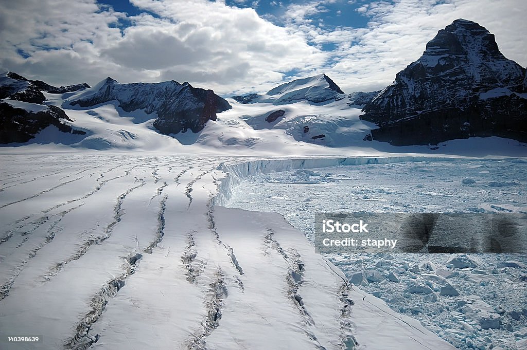Sciogliere un ghiacciaio antartico - Foto stock royalty-free di Polo Sud