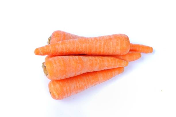 marchew wyizolowana na białym tle - carrot isolated bunch baby carrot zdjęcia i obrazy z banku zdjęć