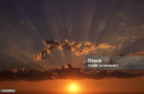 Sunrise Stockfoto und mehr Bilder von Anfang - Anfang, Dramatischer Himmel, Farbbild