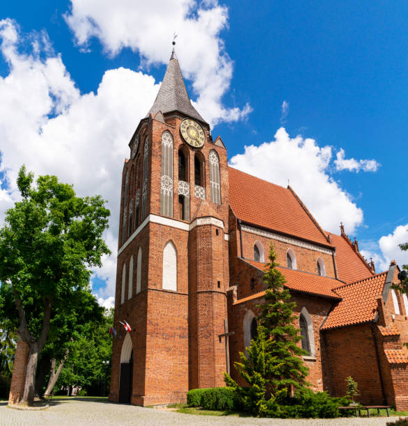 istock Old gothic catholic church in Pruszcz Granski 1403993101