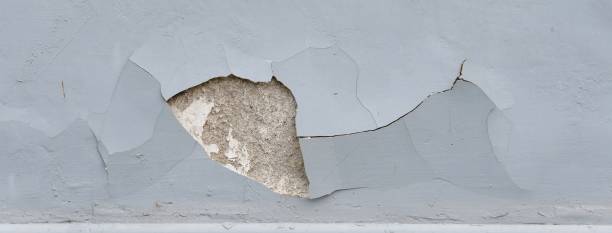 istock Closeup of cracked wall texture for background 1403993622