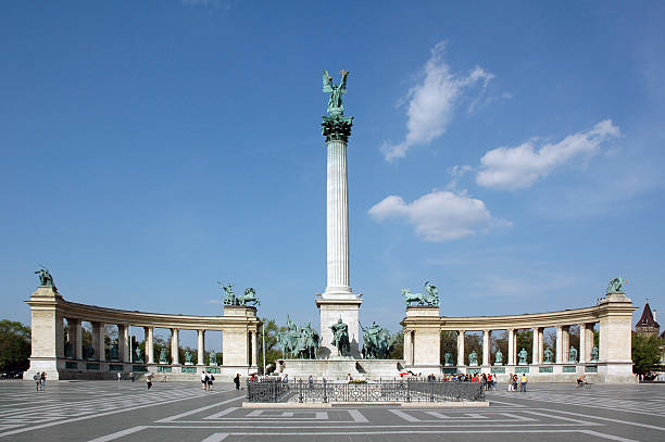 英雄広場、ブダペスト - summers day ストックフォトと画像