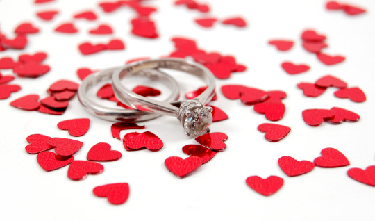 platinum wedding set on a white background with red hearts