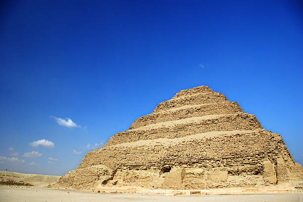 ステップの djoser エジプトのピラミッド - saqqara ストックフォトと画像
