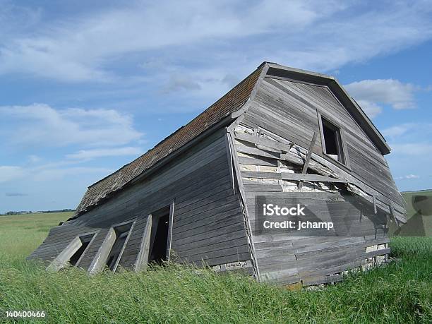 Foto de Twisted e mais fotos de stock de Abandonado - Abandonado, Acabado, Acessibilidade