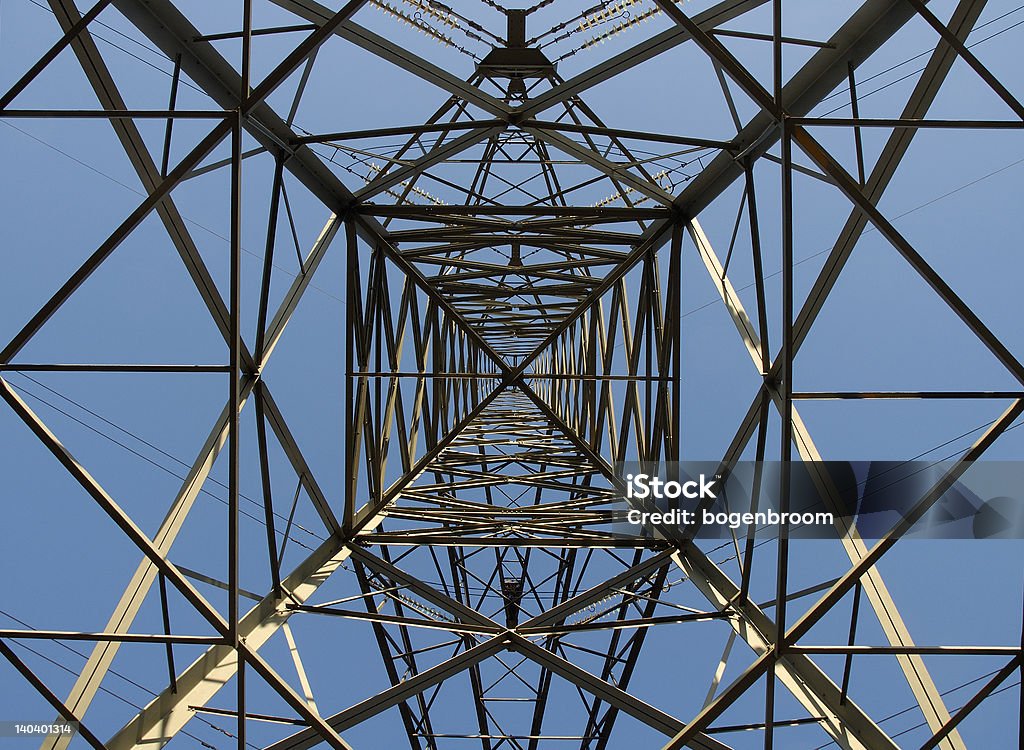 Torre de conducción eléctrica - Foto de stock de Alambre libre de derechos