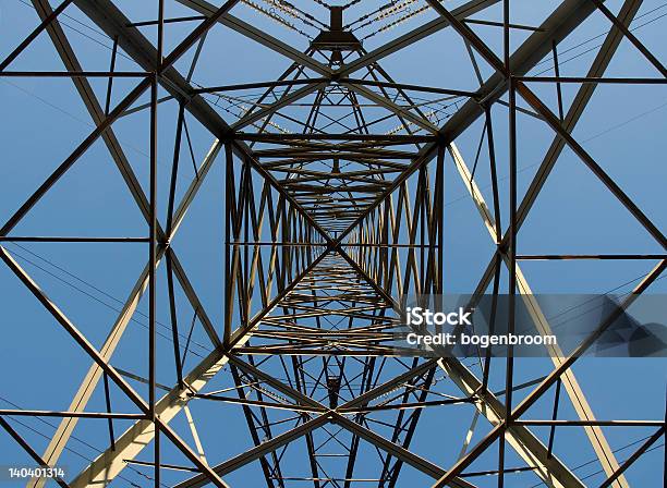 Torre De Conducción Eléctrica Foto de stock y más banco de imágenes de Alambre - Alambre, Alto - Descripción física, Cable