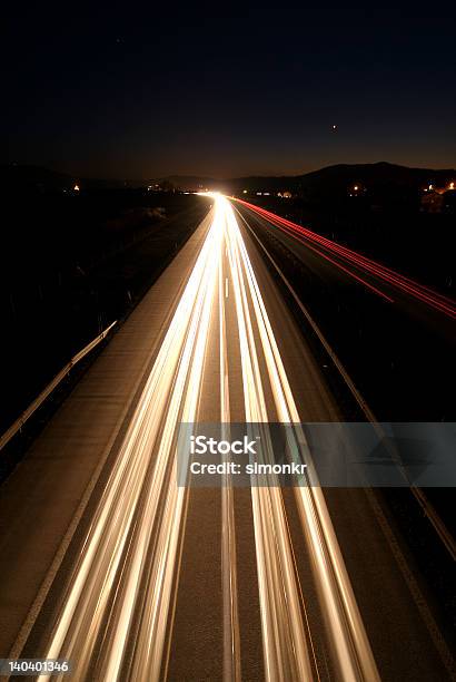 Tráfego De Noite - Fotografias de stock e mais imagens de Ao Ar Livre - Ao Ar Livre, Atividade, Autoestrada