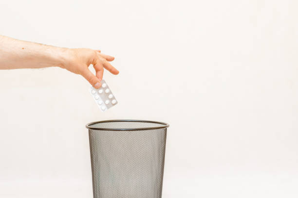 the medicine is thrown away into the basket trash,for disposal and recycling.white,gray background,selective focus,copy space. - 11315 imagens e fotografias de stock