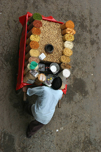 Indian street grano vendedor - foto de stock