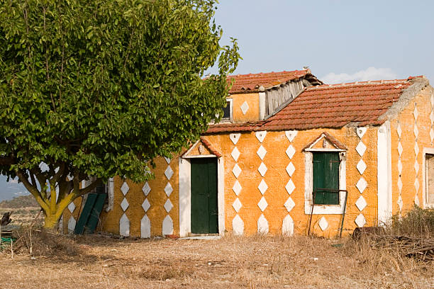 istock Old yellow house, Kefalonia, September 2006 140402630