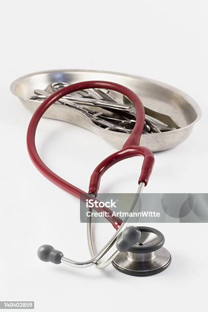 Strumenti Medici - Fotografie stock e altre immagini di Attrezzatura - Attrezzatura, Composizione verticale, Forbici chirurgiche