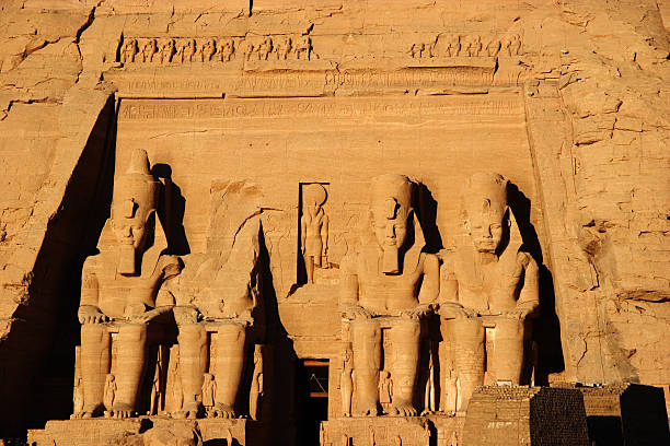 abu simbel colosso, egito, áfrica - nefertaris temple of hathor - fotografias e filmes do acervo