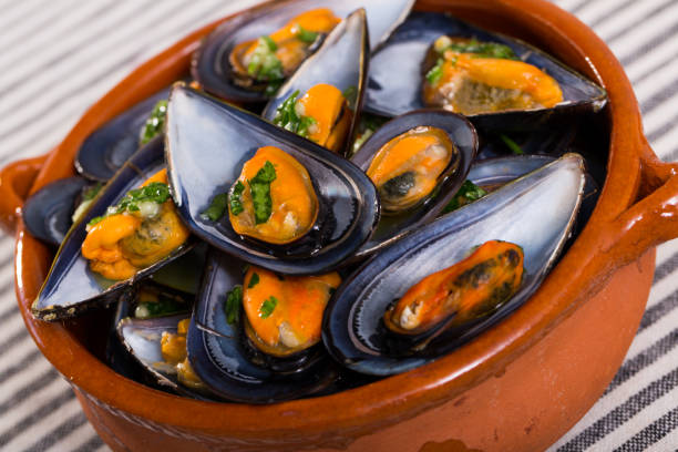 istock Image of mussels with sauce 1404031196