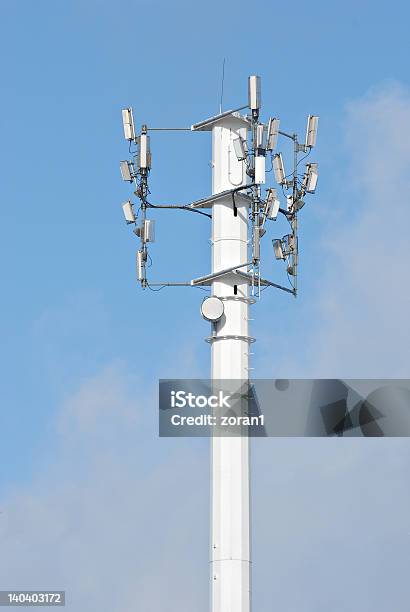 Telefono Cellulare E Telecomunicazioni Torre - Fotografie stock e altre immagini di Albergo - Albergo, Antenna - Attrezzatura per le telecomunicazioni, Antenna - Parte del corpo animale