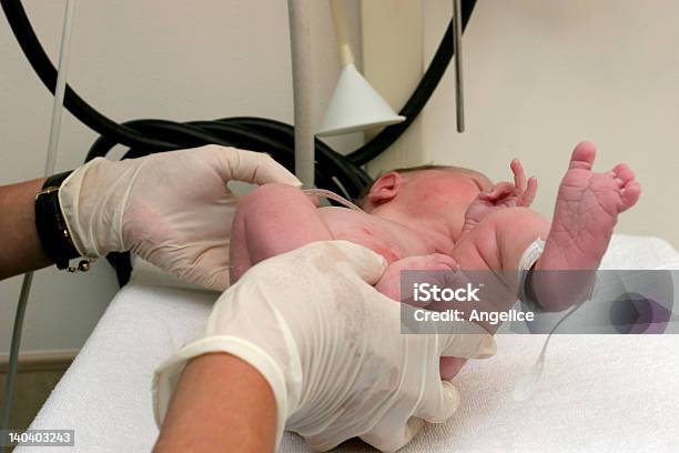 Foto de Entrega De Bebê e mais fotos de stock de Recém-nascido - Recém-nascido, 0-11 meses, Bebê