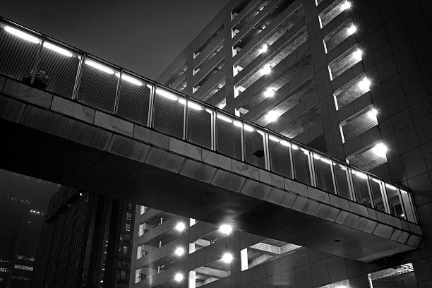 Bâtiment par une passerelle - Photo