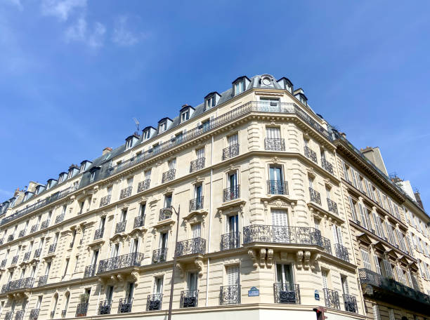 istock Luxury residential building in Paris 1404040935