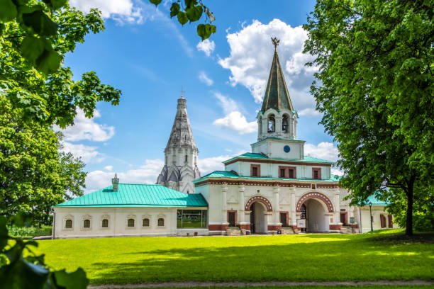 church of the ascension in kolomenskoye, moscow, russia - kolomenskoye imagens e fotografias de stock