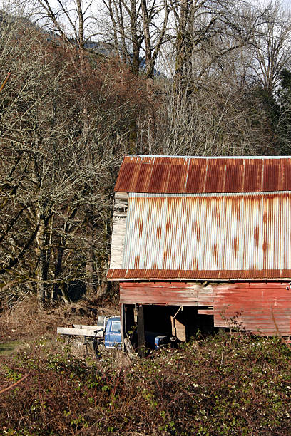 istock old barn and truck 140404381