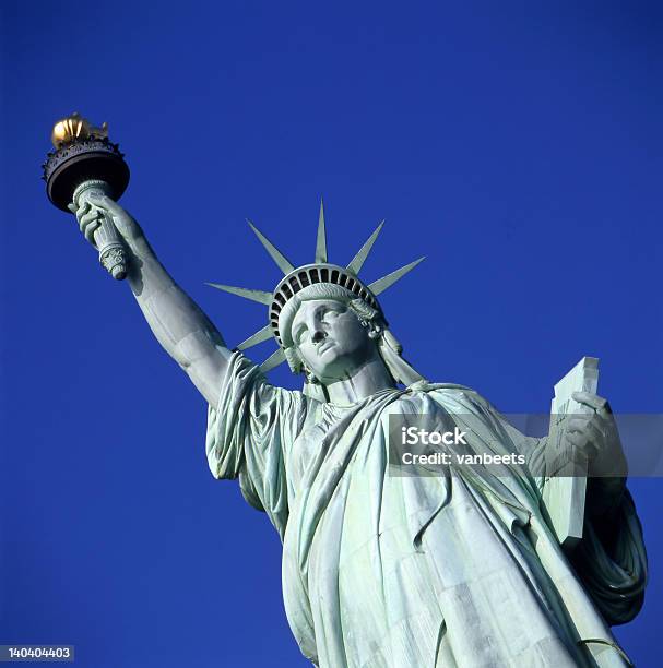 Statua Della Libertà - Fotografie stock e altre immagini di Ambientazione esterna - Ambientazione esterna, Blu, Cielo