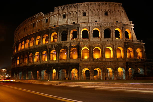 Römisches Colosseum bei Nacht – Foto