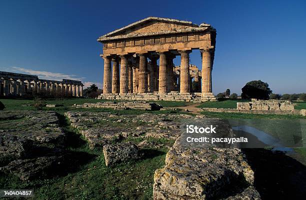 Paestum 寺院 - アーキトレーブのストックフォトや画像を多数ご用意 - アーキトレーブ, イタリア, カンパニア州