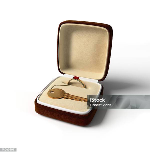 Royal Presente Foto de stock y más banco de imágenes de Amor - Sentimiento - Amor - Sentimiento, Anillo - Joya, Anillo de compromiso