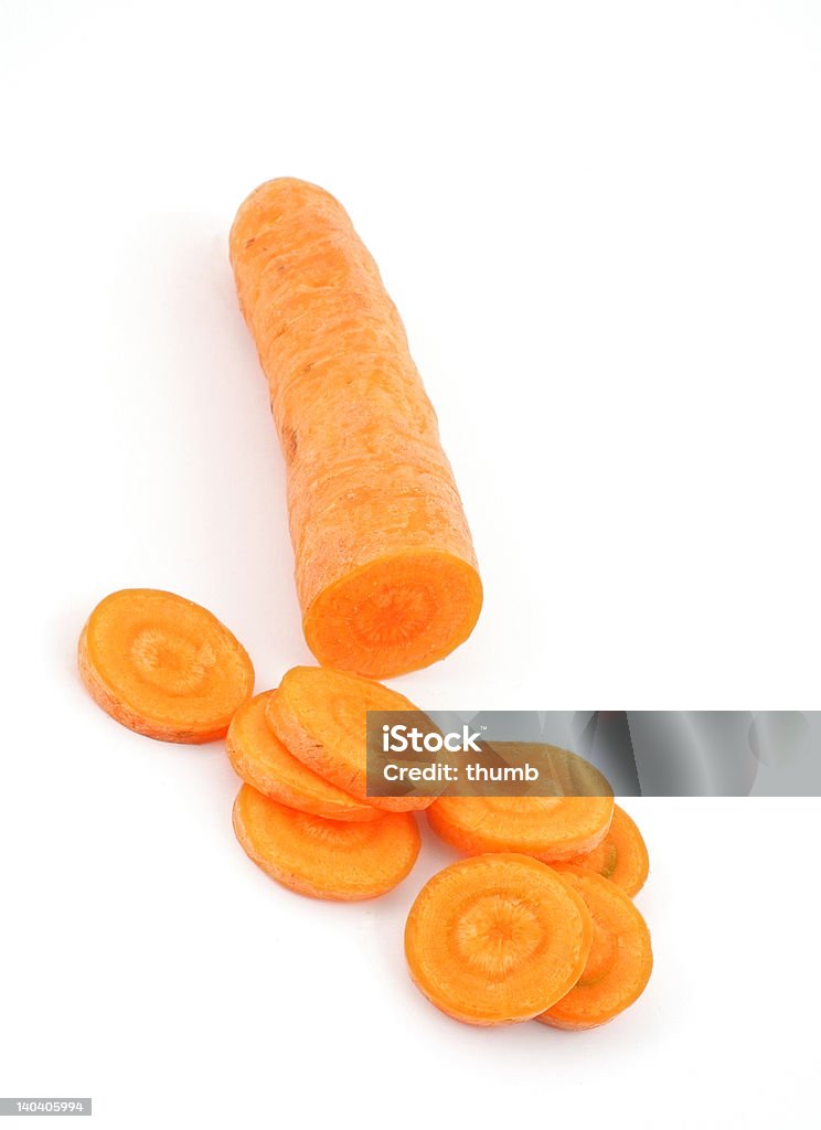 close-up de pedaços de cenoura em branco - Foto de stock de Alimentação Saudável royalty-free