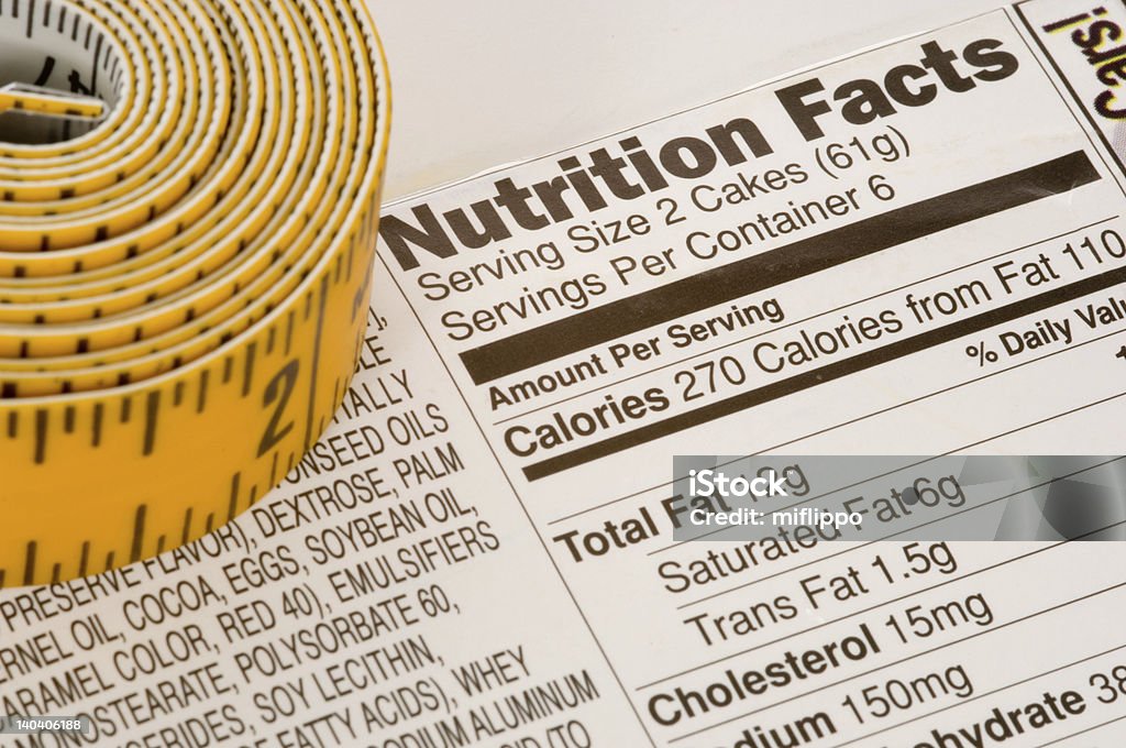 Ruban à mesurer à côté des faits Nutrition - Photo de Alimentation lourde libre de droits