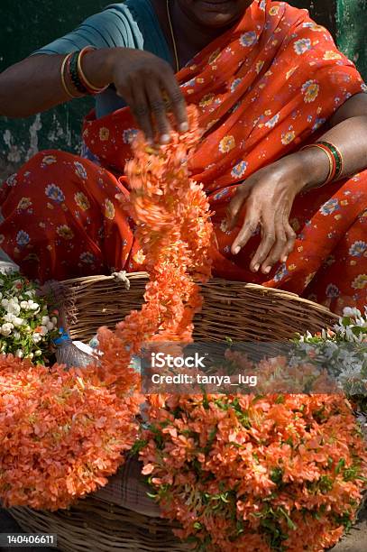 Photo libre de droit de Flowerlady banque d'images et plus d'images libres de droit de Acheter - Acheter, Adulte, Andhra Pradesh