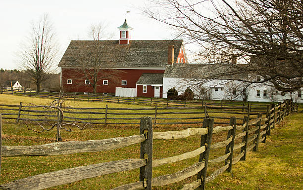 istock New Hampshire Colonial-Style Farm 140406741