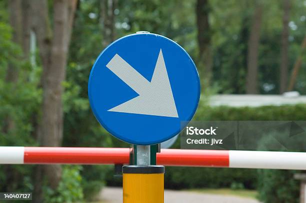 Дорожный Знак — стоковые фотографии и другие картинки Знак - Знак, Круг, Опускать