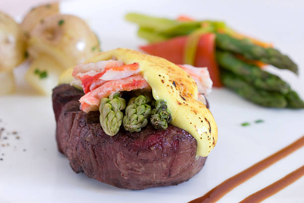 filet 오스카르 - hollandaise sauce 이미지 뉴스 사진 이미지